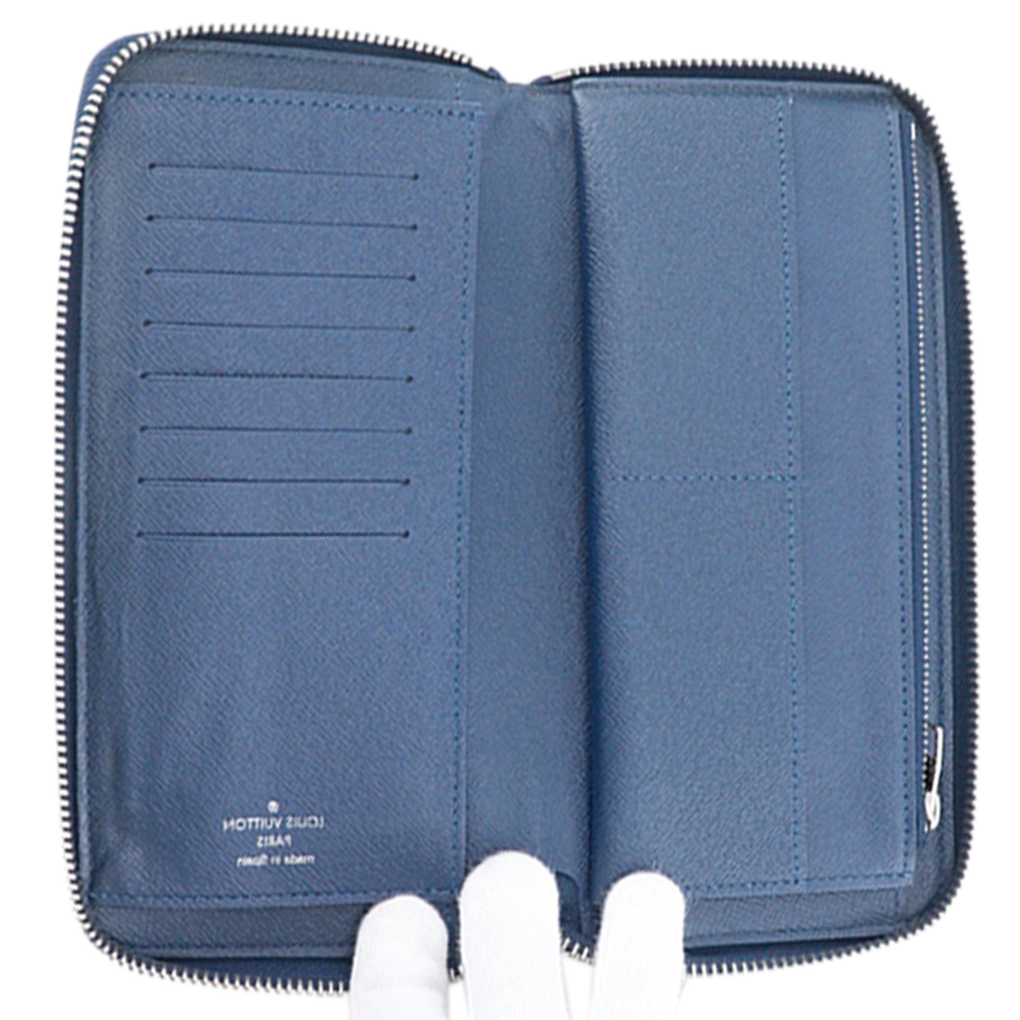 Taiga Zippy Vertical Long Wallet - Image 4