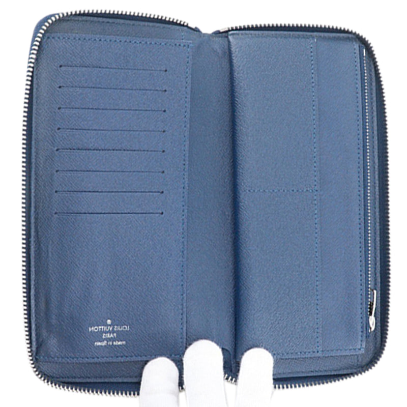 Taiga Zippy Vertical Long Wallet - Image 4