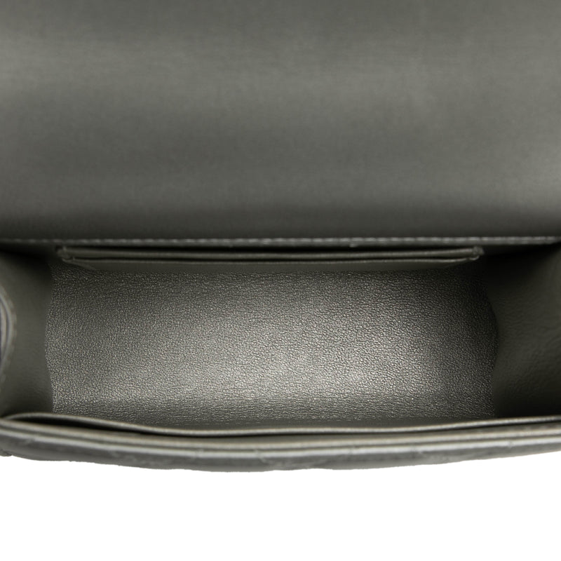 Mini CC Metallic Lambskin Top Handle Clutch With Chain - Image 4
