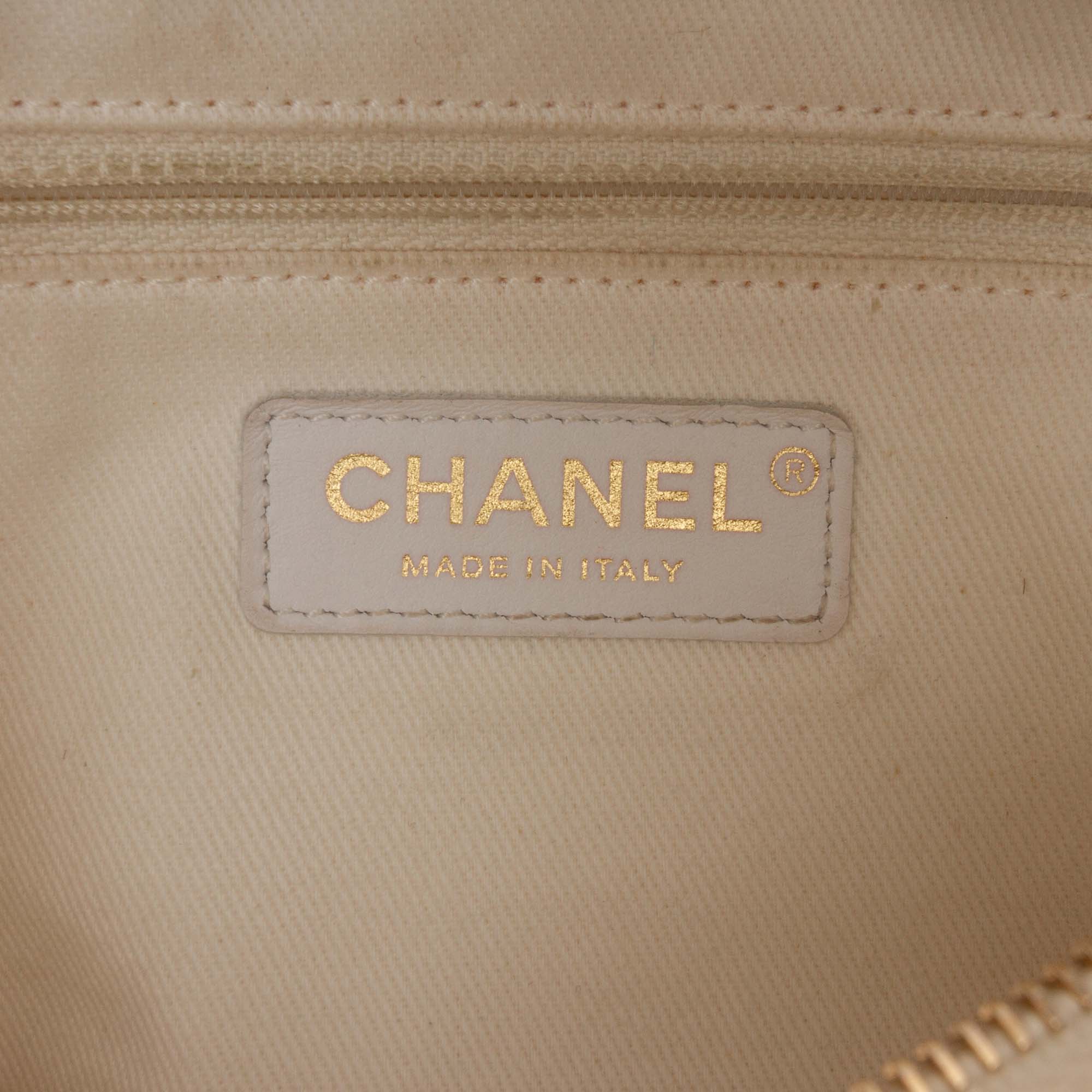 Quilted Caviar Business Affinity Belt Bag - Image 5