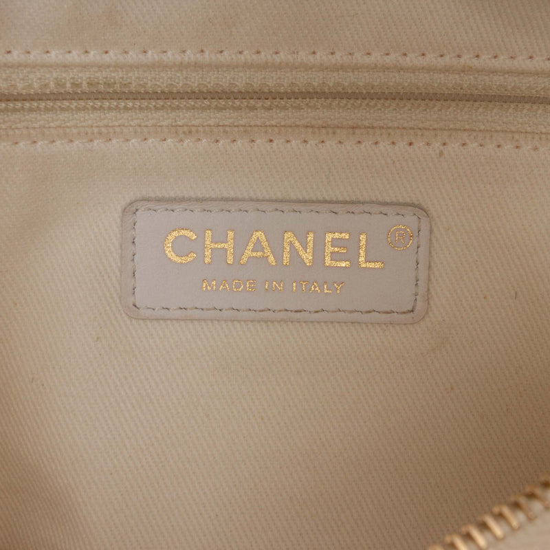 Quilted Caviar Business Affinity Belt Bag - Image 5