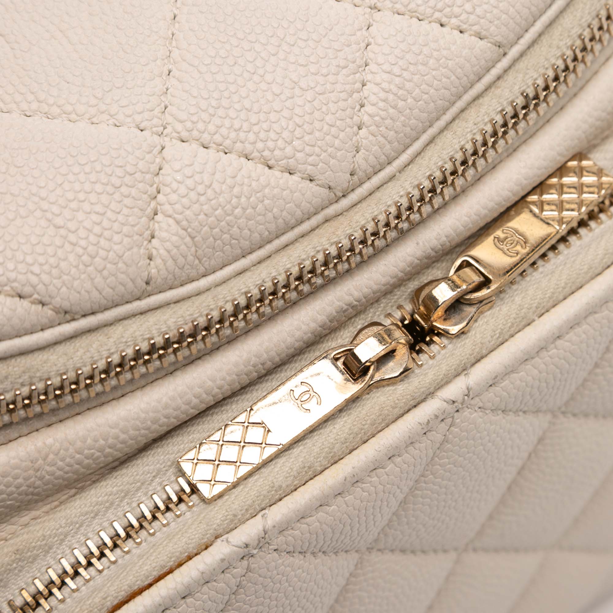 Quilted Caviar Business Affinity Belt Bag - Image 7