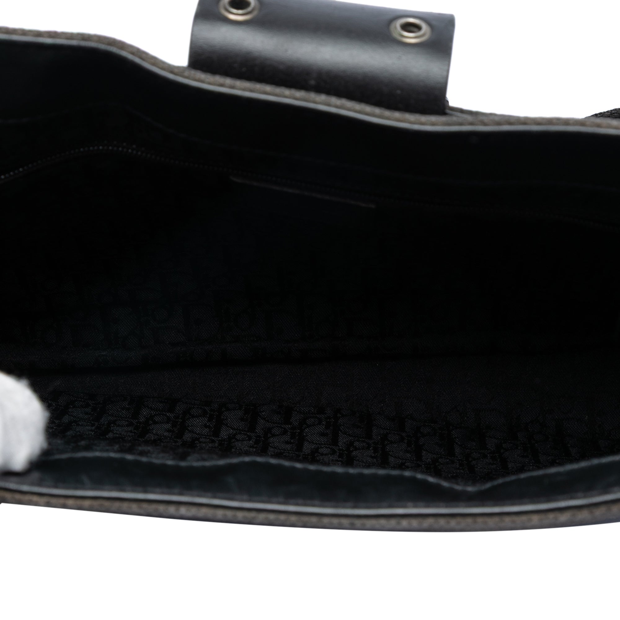 Canvas Street Chic Columbus Shoulder Bag - Image 4