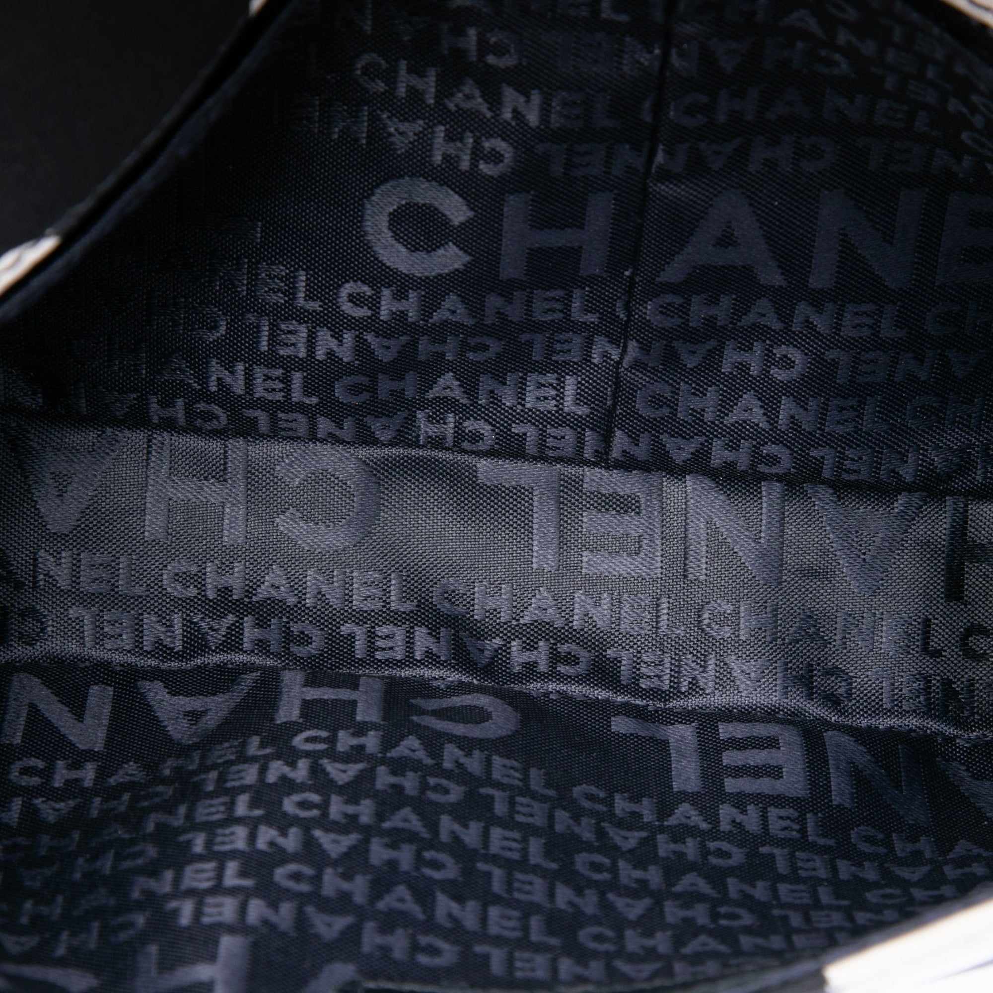Small Silk and Lambskin Net Tahiti Flap - Image 4