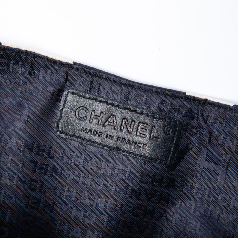 Small Silk and Lambskin Net Tahiti Flap - Image 5