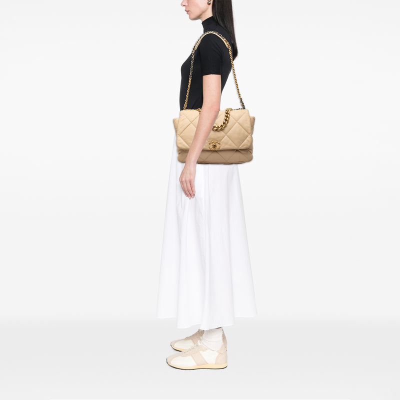 Maxi Lambskin 19 Flap - Image 6