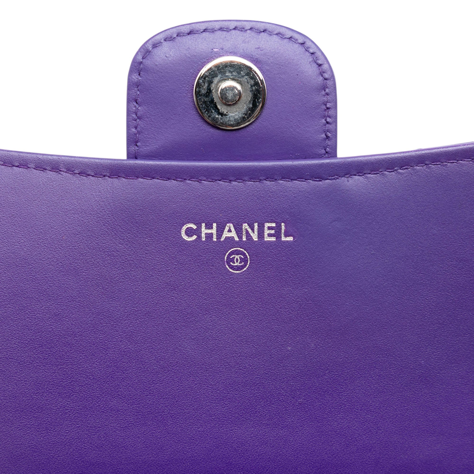 CC Quilted Patent Wallet On Chain - Image 5