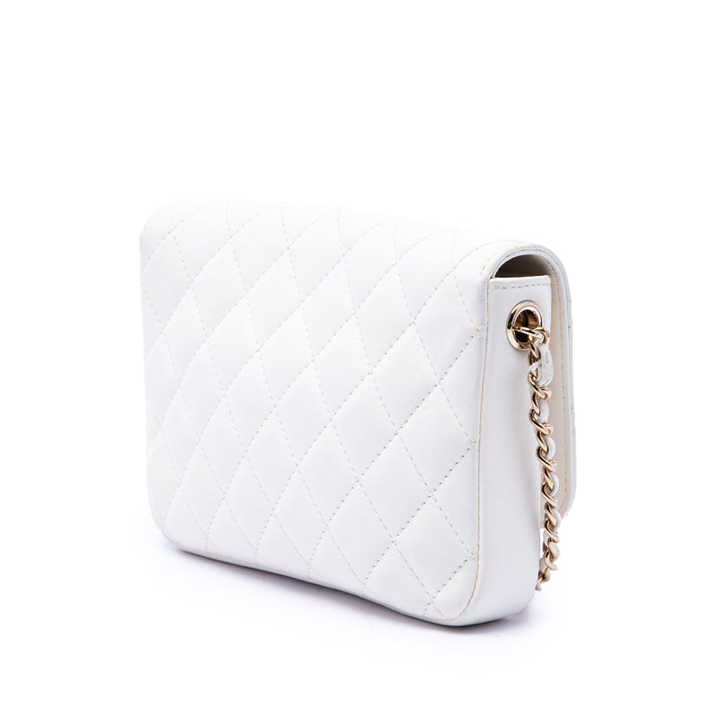 CC Quilted Lambskin Side Packs Flap - Image 3