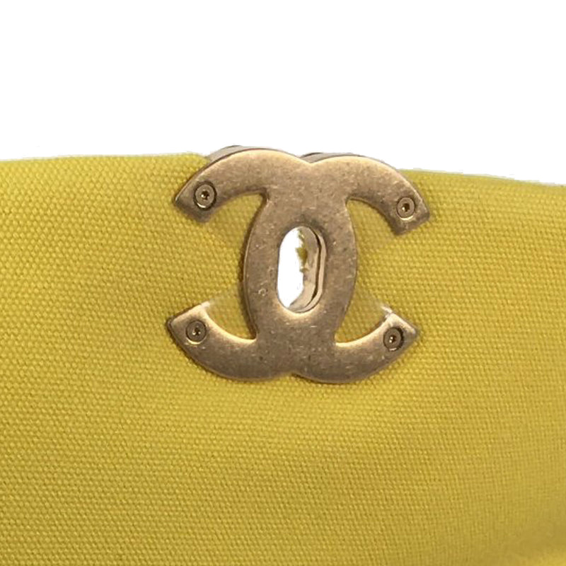 Medium Canvas 19 Flap - Image 9