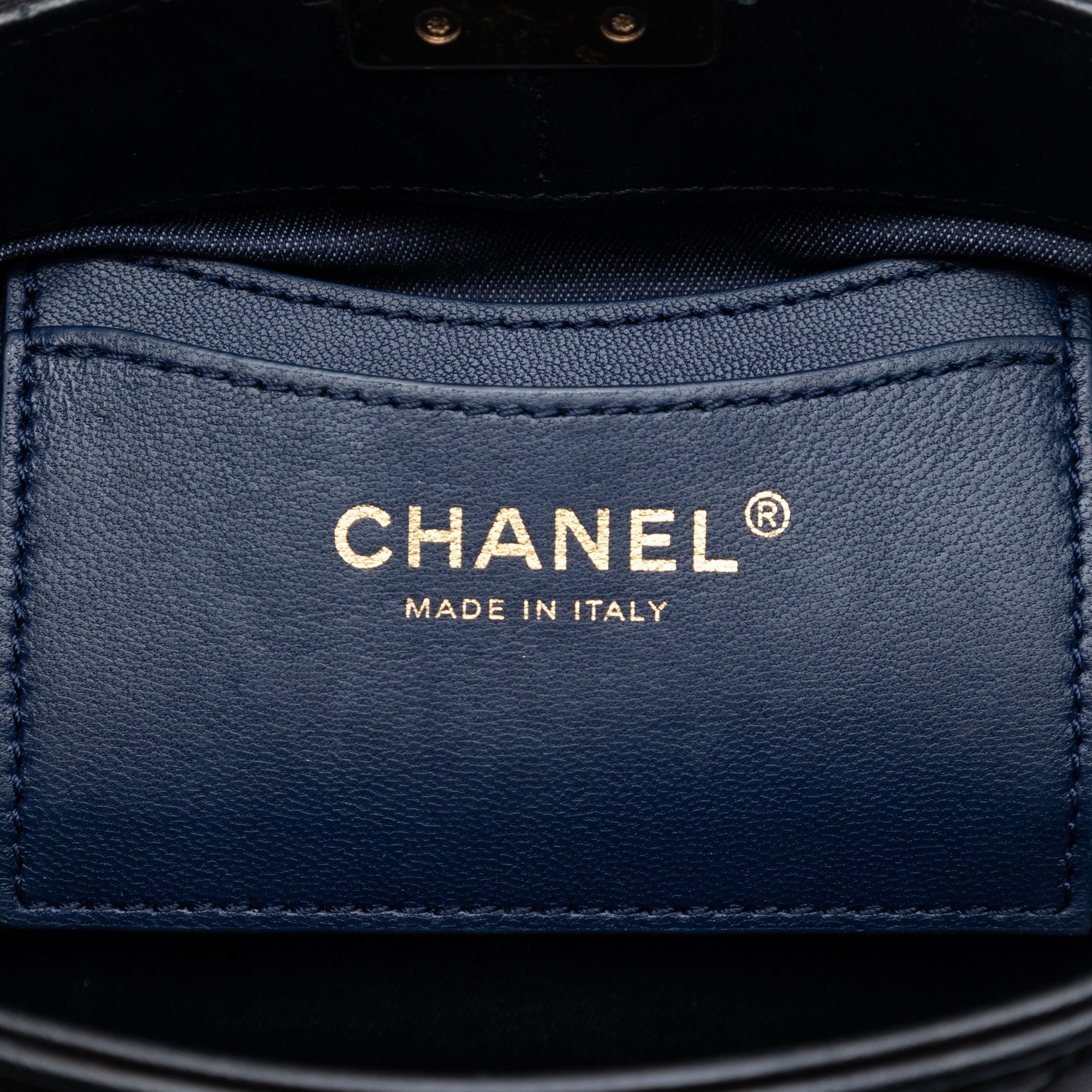 CC Lambskin Elegant Chain Vanity Case - Image 5