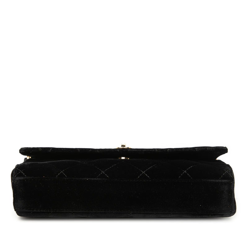 CC Quilted Velvet Chain Shoulder Bag - Image 3