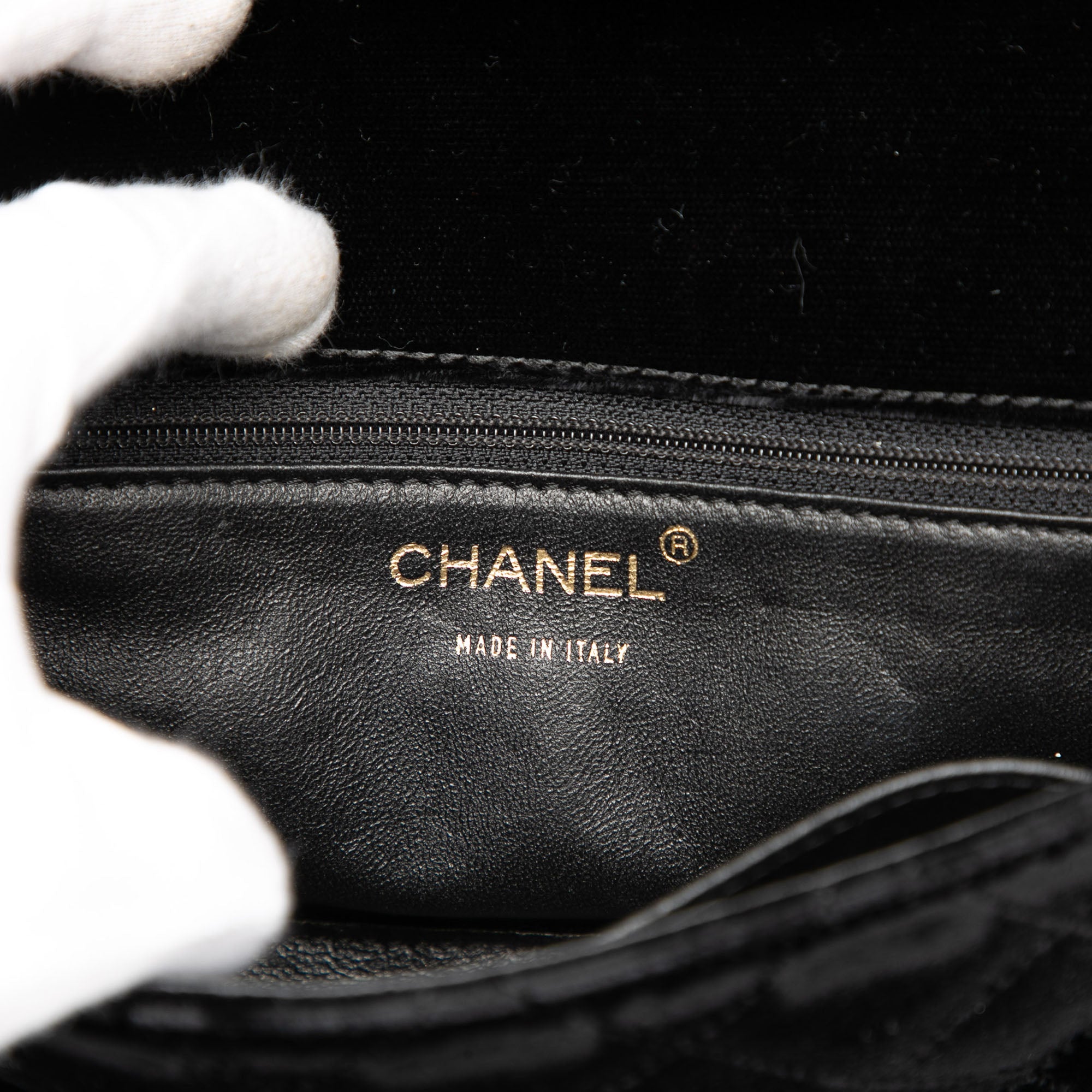 CC Quilted Velvet Chain Shoulder Bag - Image 5