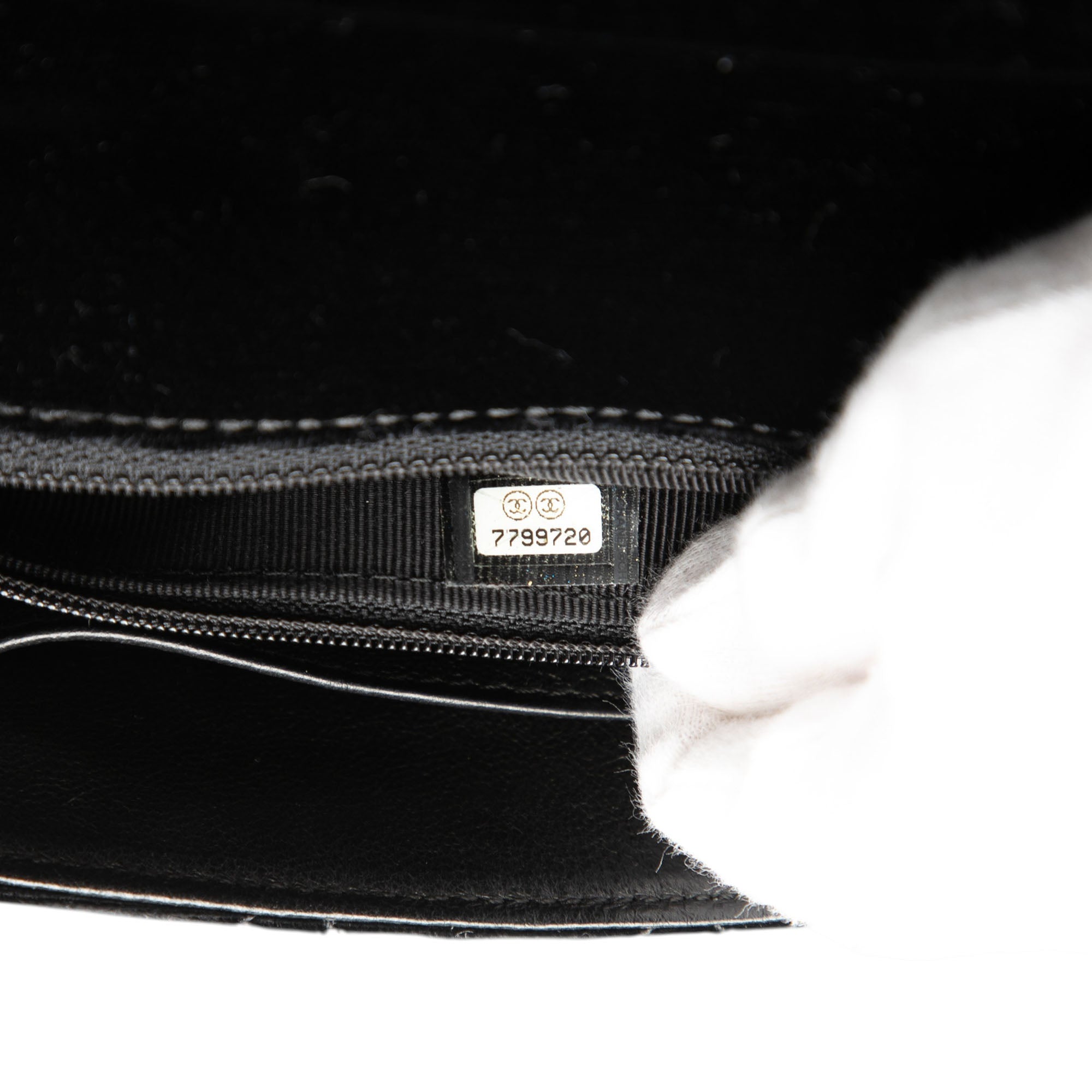 CC Quilted Velvet Chain Shoulder Bag - Image 6