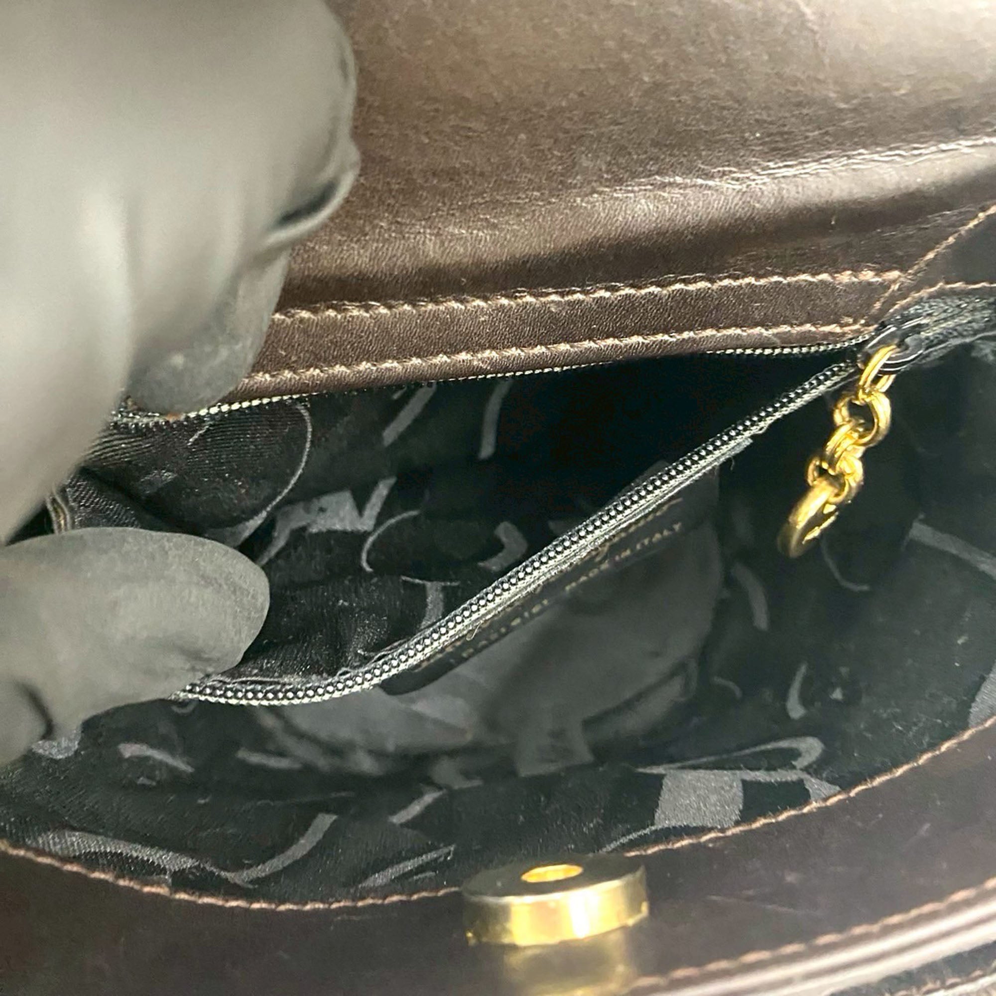 Leather Vara Bow Top Handle Bucket Bag - Image 4