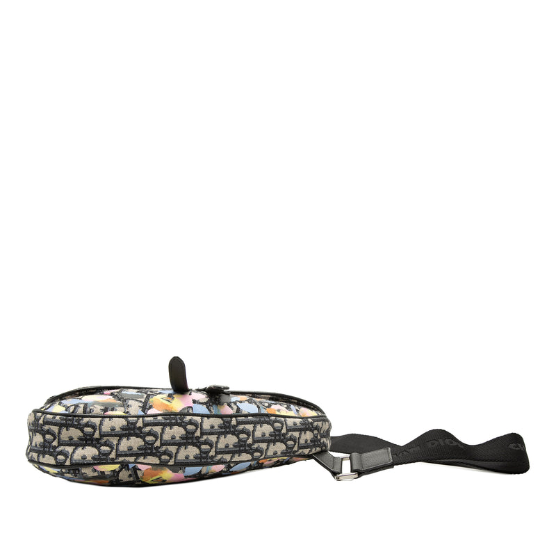 Alex Foxton Oblique Canvas Saddle Crossbody - Image 3