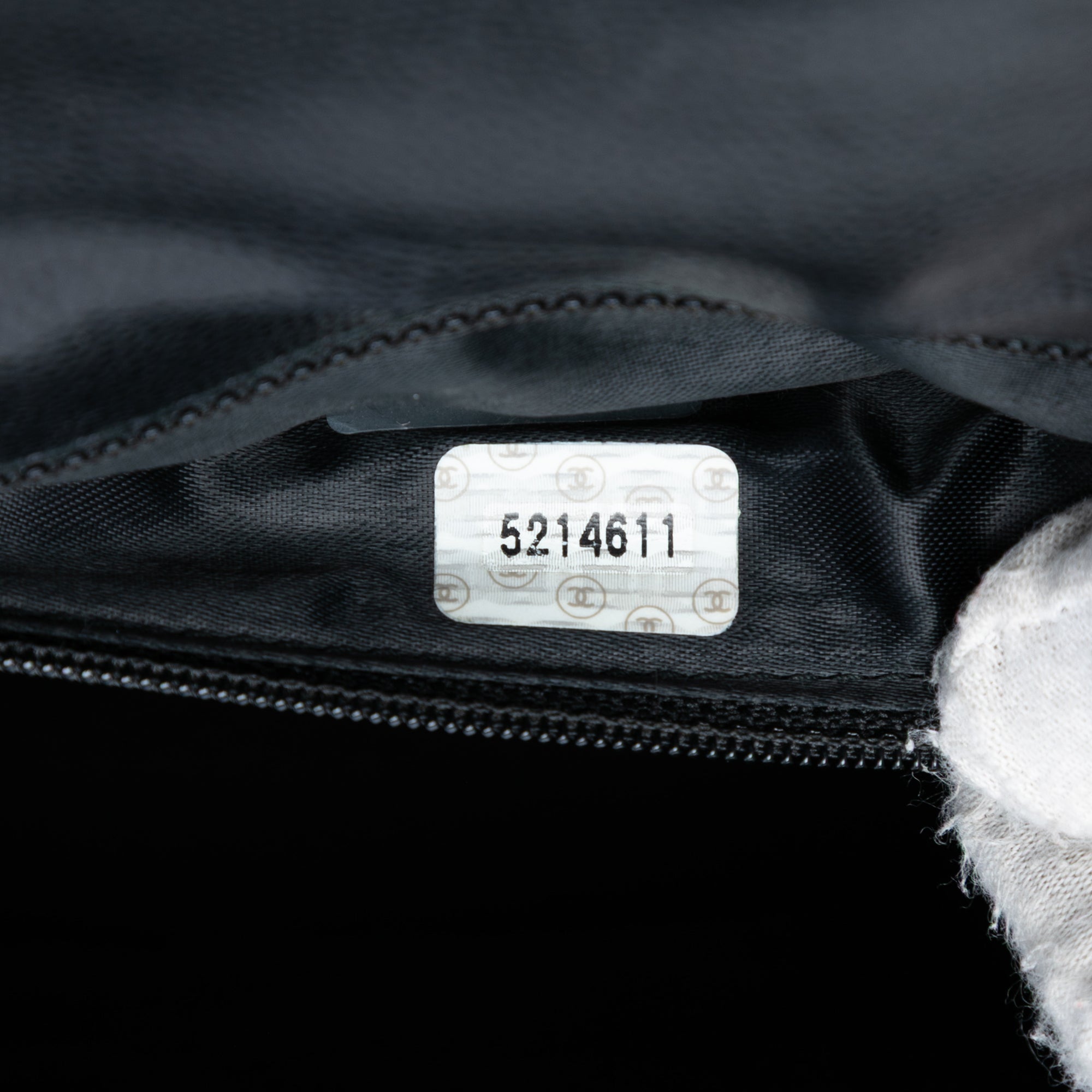 CC Caviar Twisted Strap Shoulder Bag - Image 5