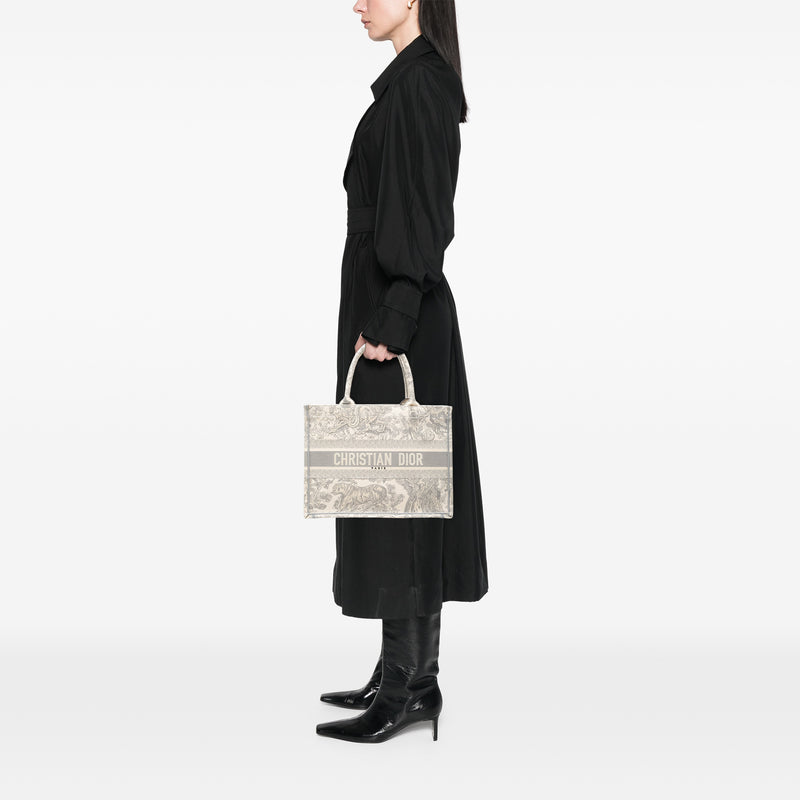 Medium Canvas Embroidered Dioriviera Toile De Jouy Book Tote - Image 6