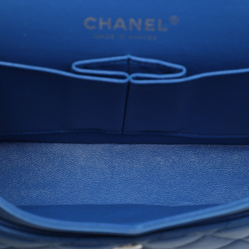 Medium Classic Lambskin Double Flap - Image 4