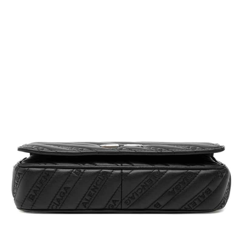 Embossed Leather Allover Logo BB Wallet on Chain - Image 3
