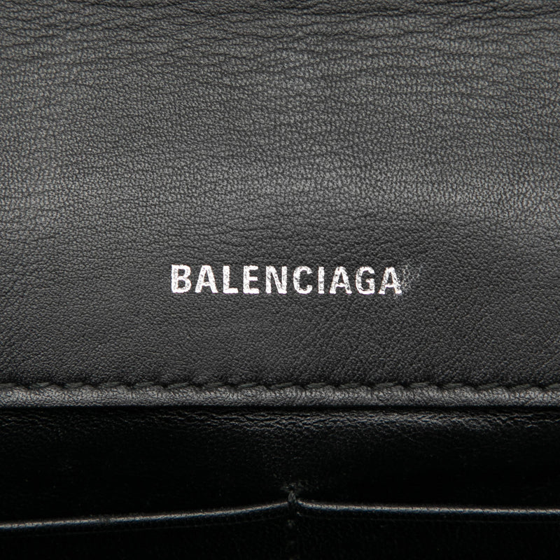 Embossed Leather Allover Logo BB Wallet on Chain - Image 5