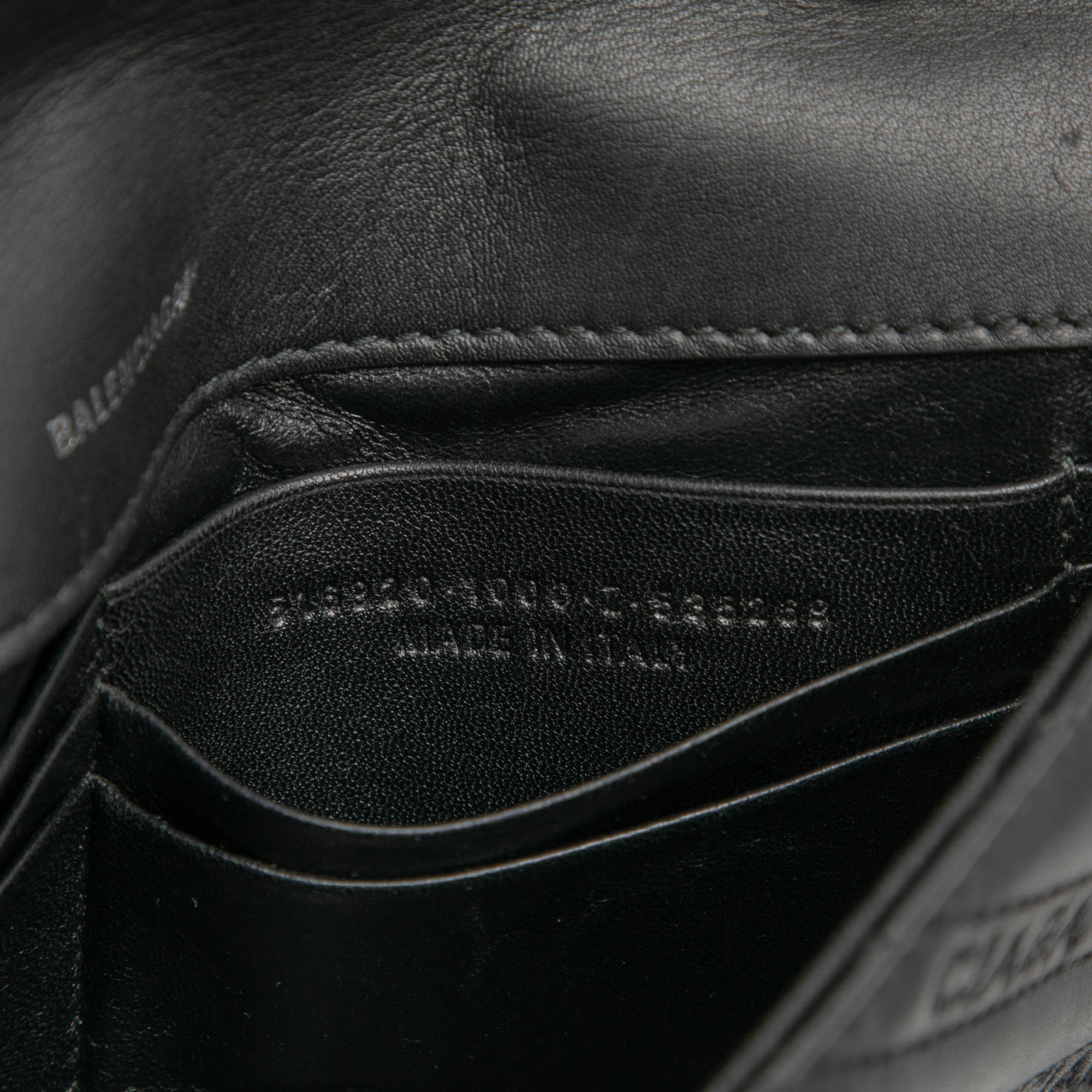 Embossed Leather Allover Logo BB Wallet on Chain - Image 6
