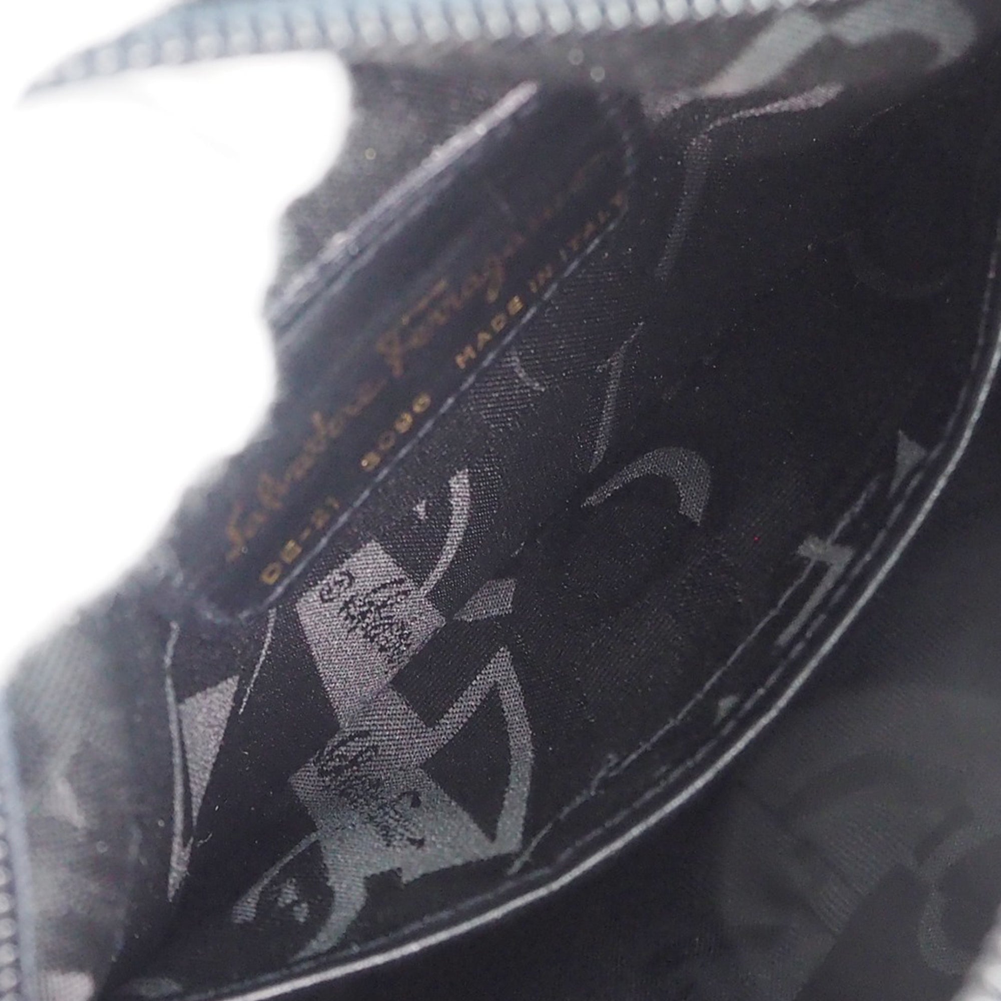 Patent Vara Crossbody - Image 5