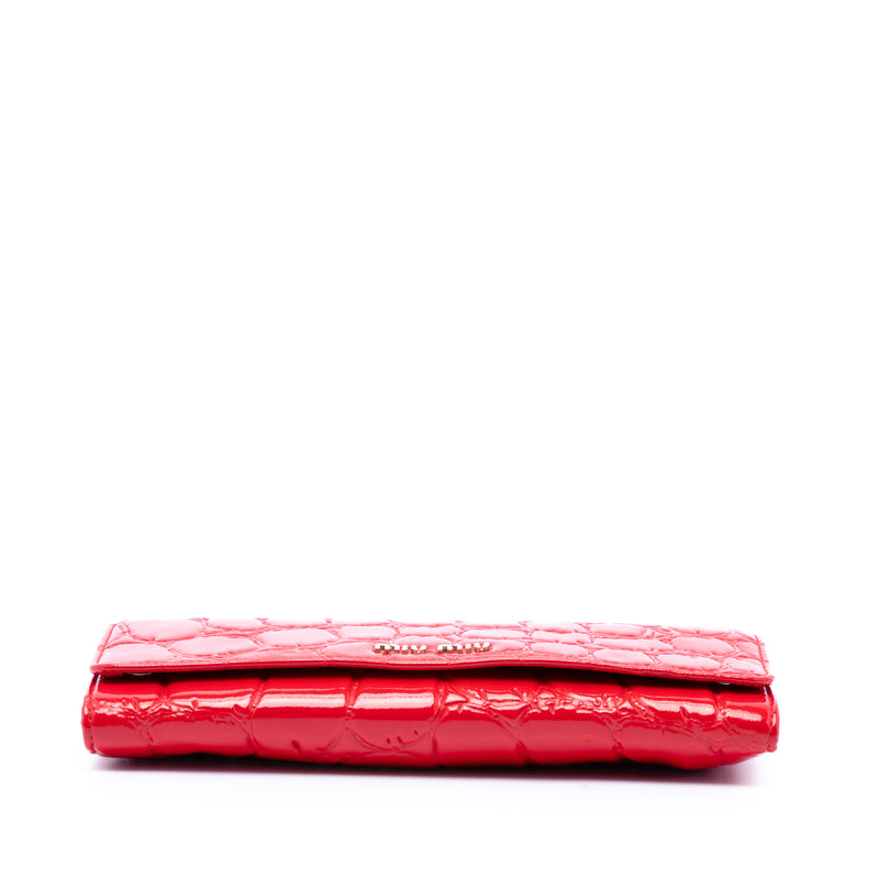Croc Embossed Patent Wallet On Chain - Image 3