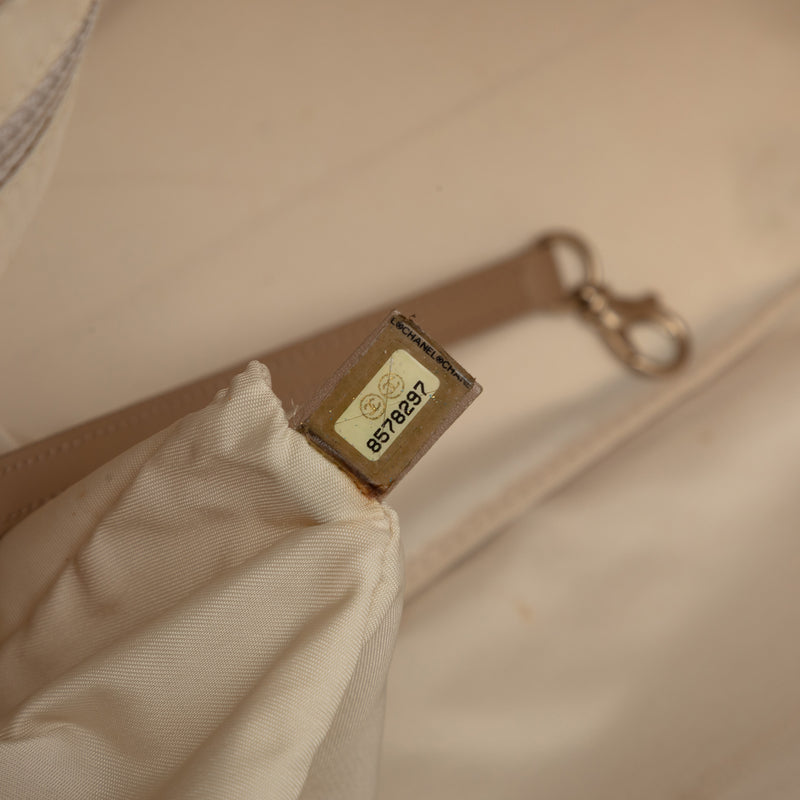 New Travel Line Nylon Tote - Image 6