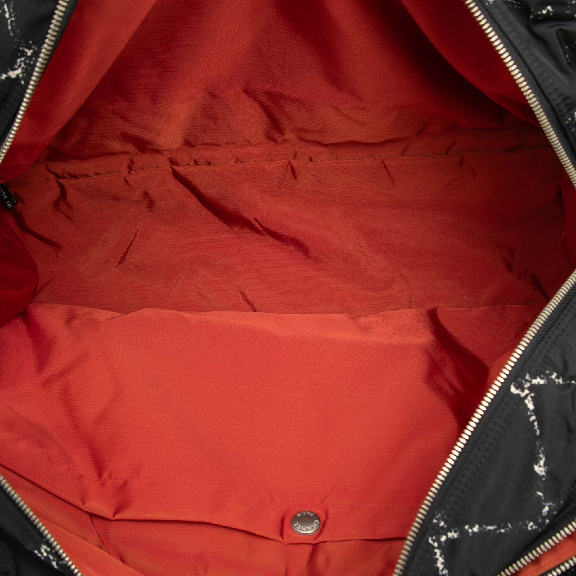 Old Travel Line Nylon Travel Bag - Image 4