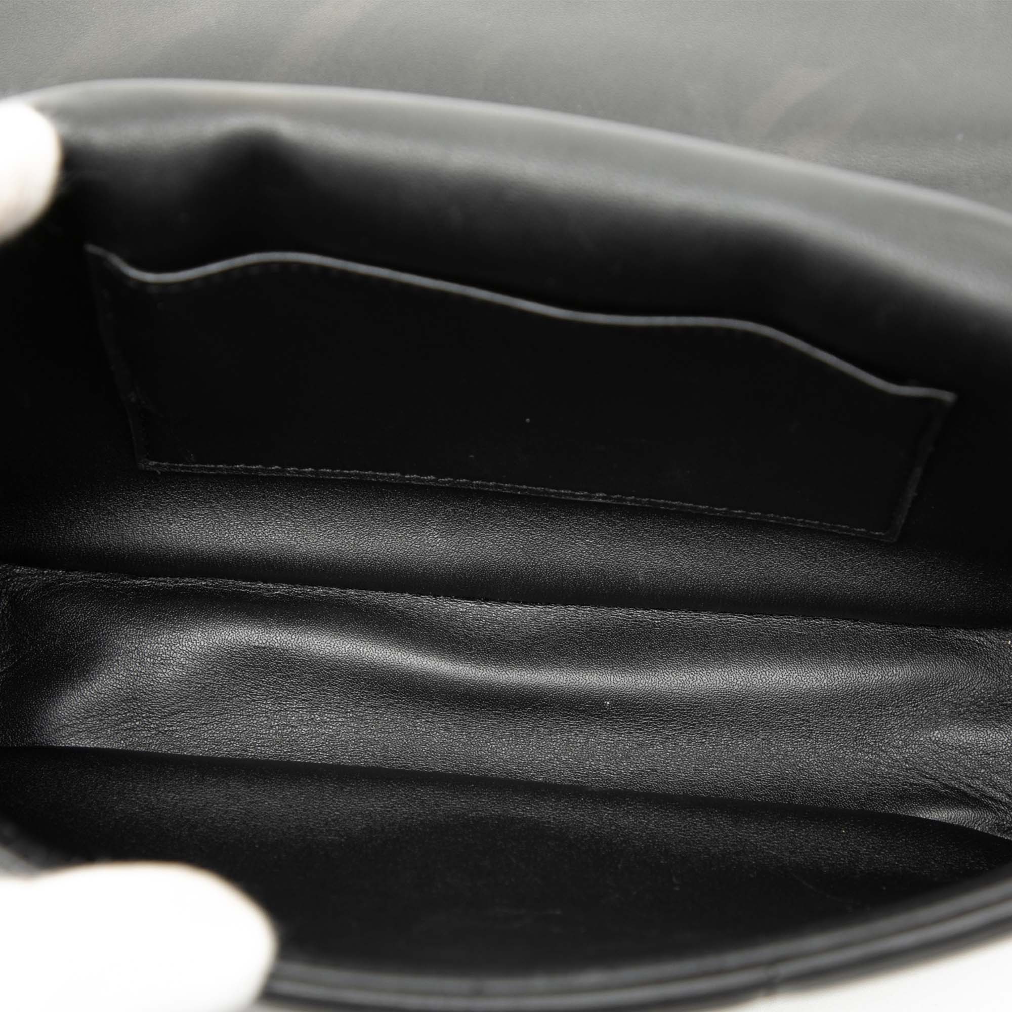 Matelasse Goatskin Monochrome Chain Shoulder Bag - Image 4