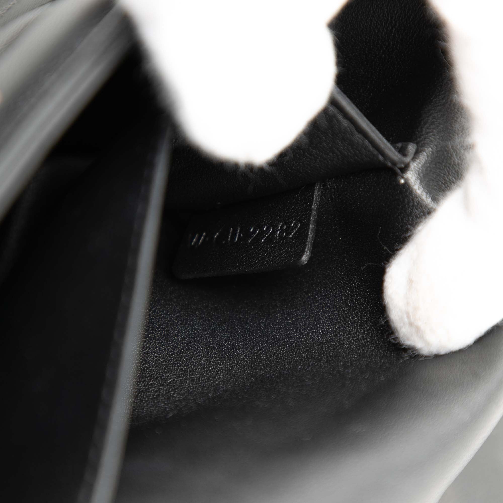 Matelasse Goatskin Monochrome Chain Shoulder Bag - Image 5