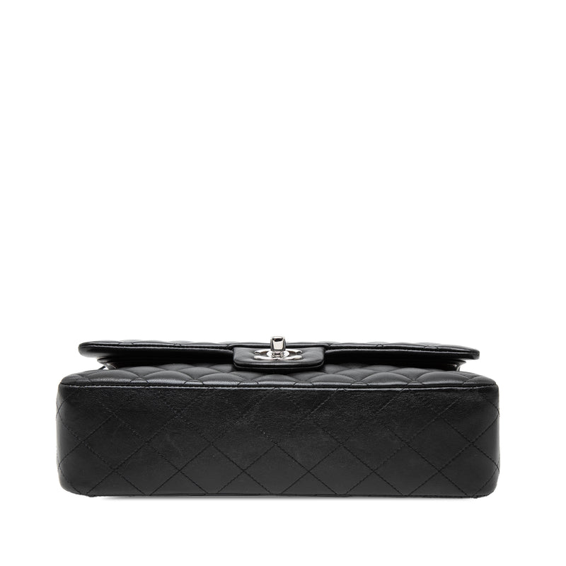 Medium Classic Lambskin Double Flap - Image 3