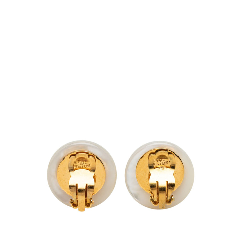 CC Resin Faux Pearl Round Clip On Earrings - Image 2