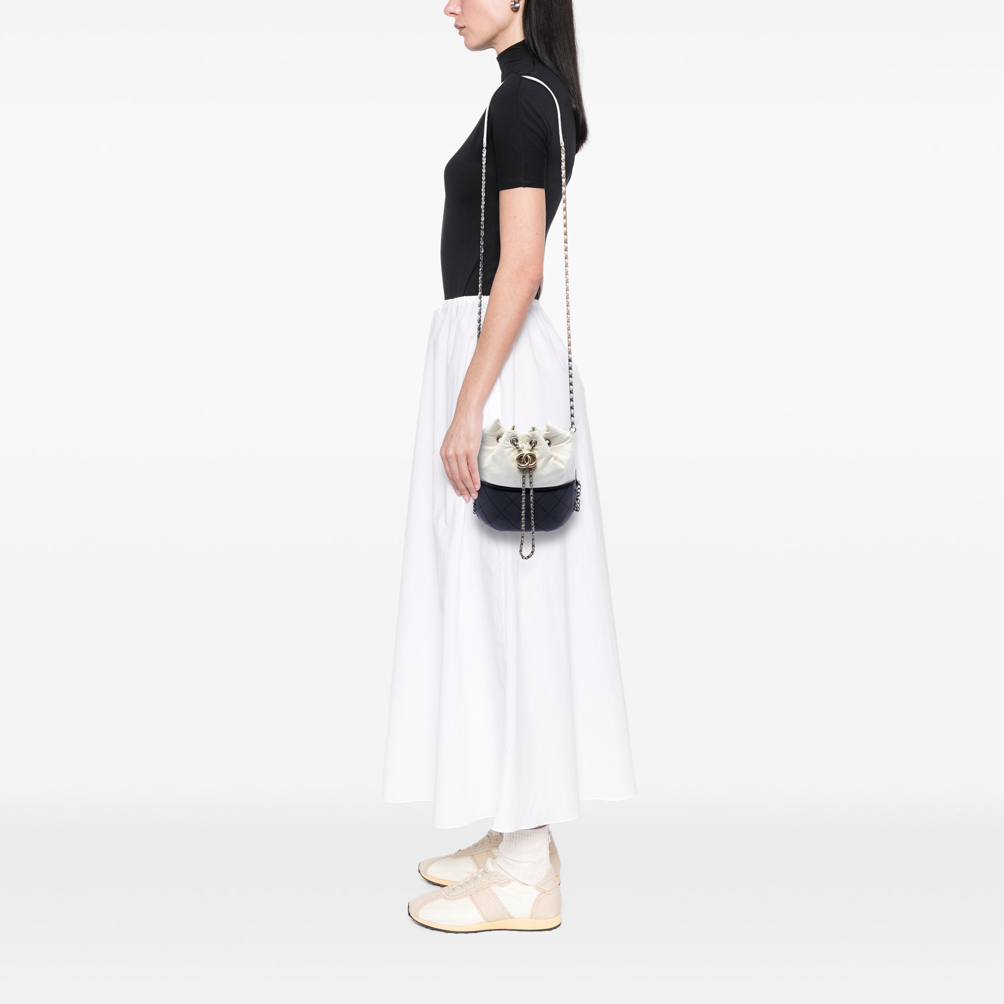 Small Bicolor Quilted Calfskin Gabrielle Bucket Bag - Image 6