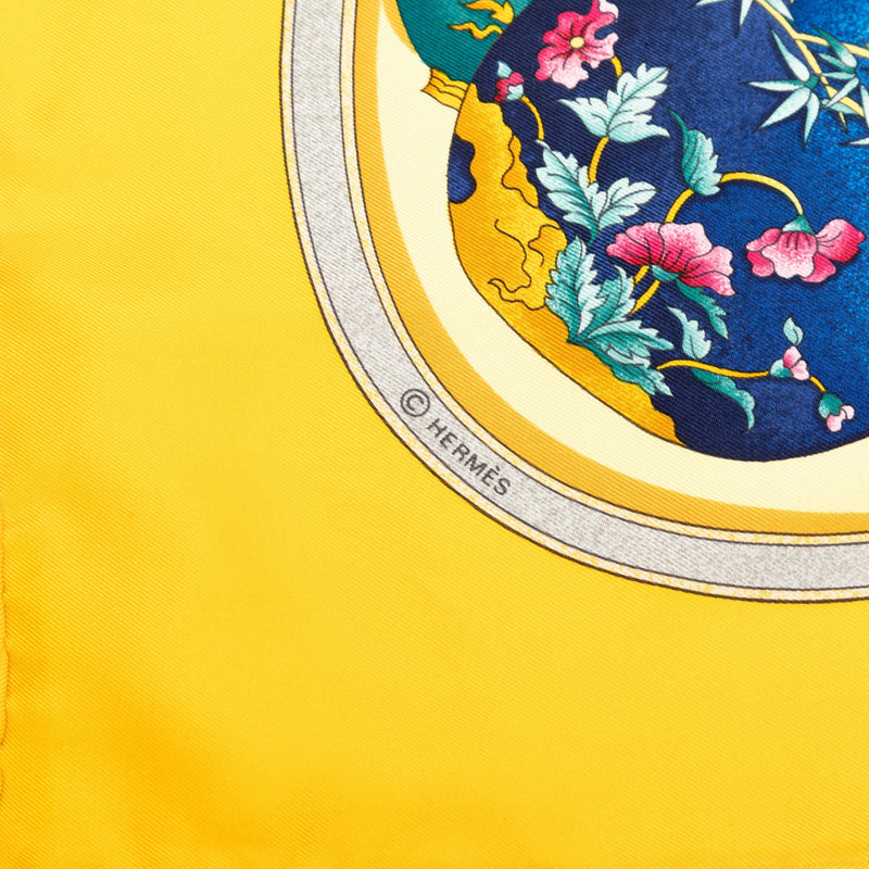 Qu Importe Le Flacon Silk Scarf 90 - Image 6
