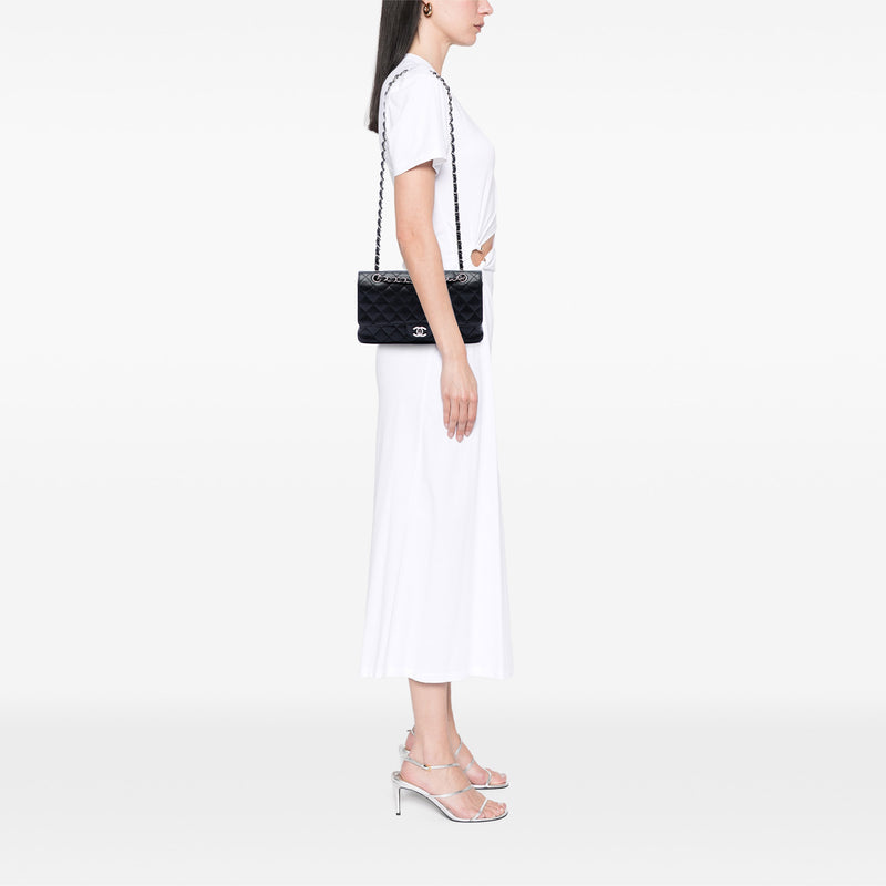 Medium Classic Caviar Double Flap - Image 6
