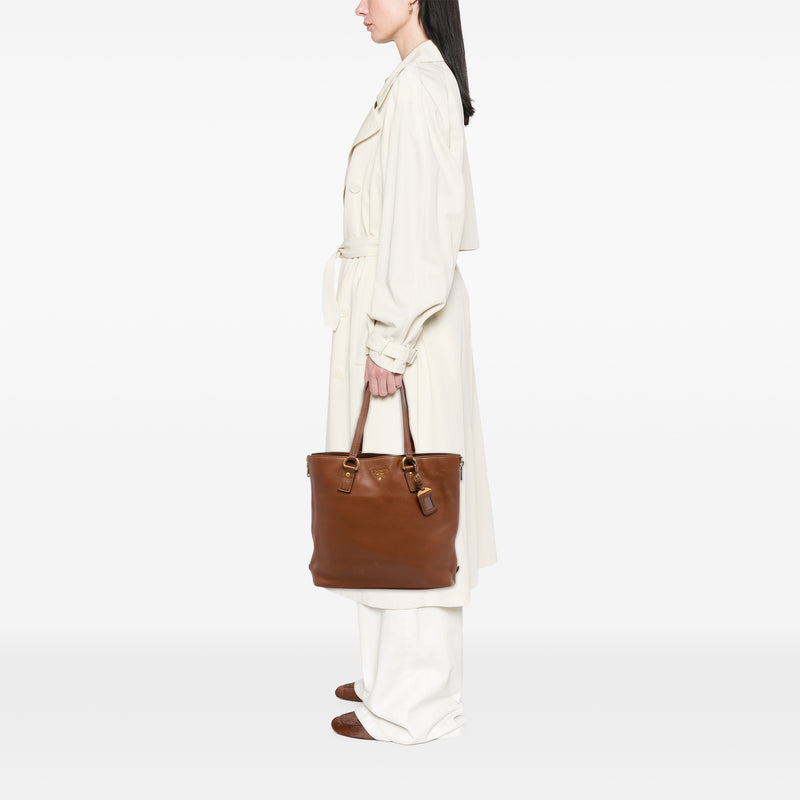 Vitello Daino Side Zip Shopper Tote - Image 6