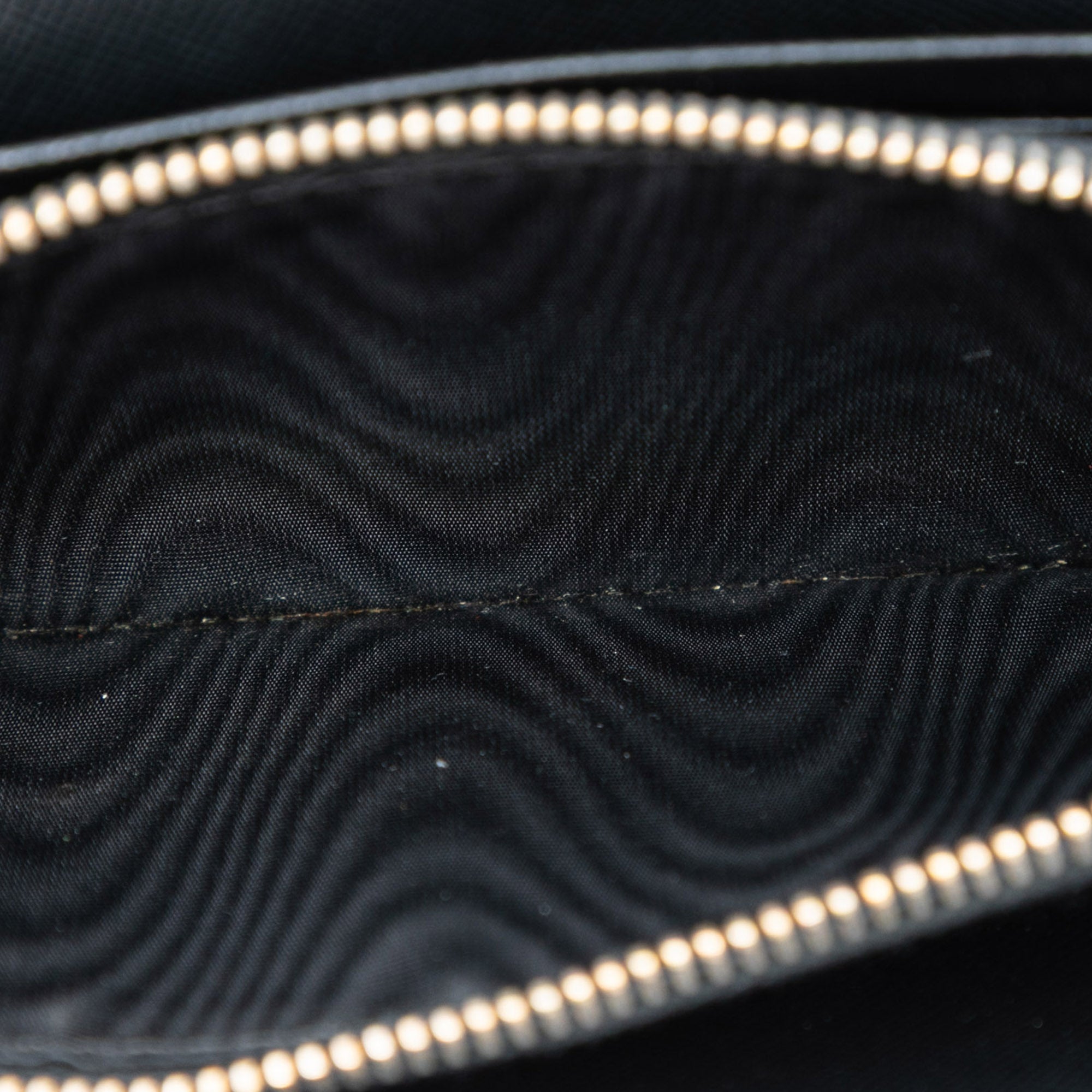 Saffiano Wallet On Chain - Image 4