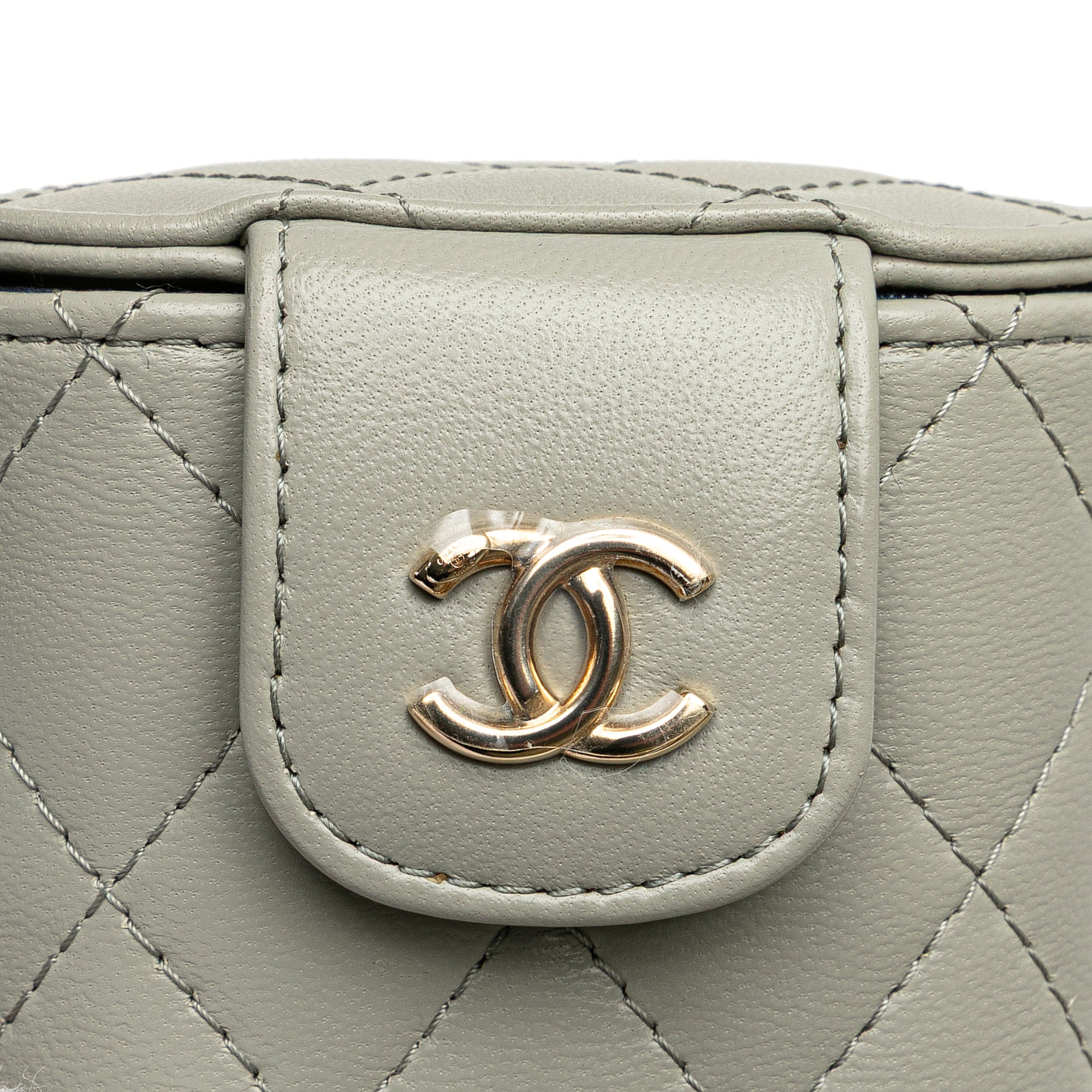 Mini Lambskin Elegant Chain Vanity Case - Image 9