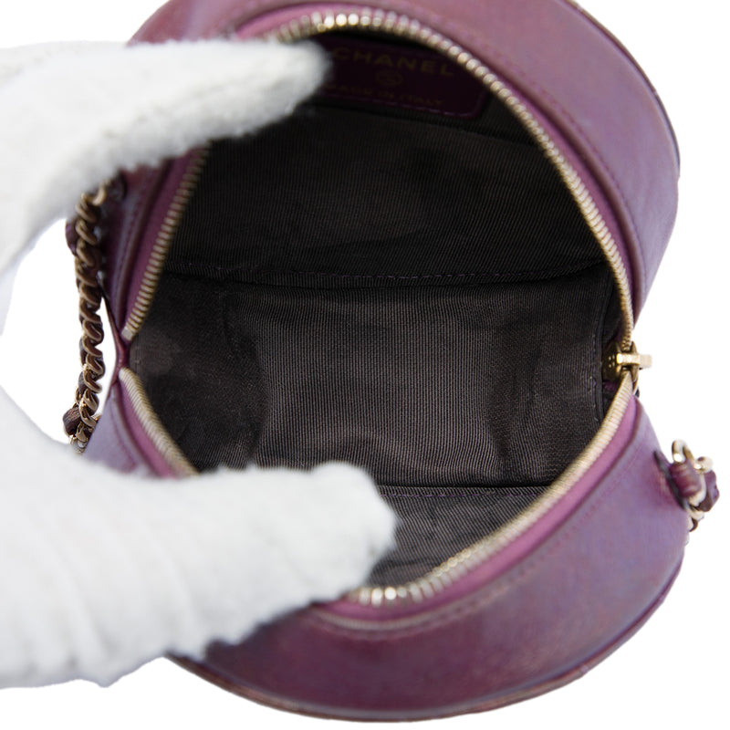 Quilted Iridescent Lambskin Round Clutch With Chain - Image 4