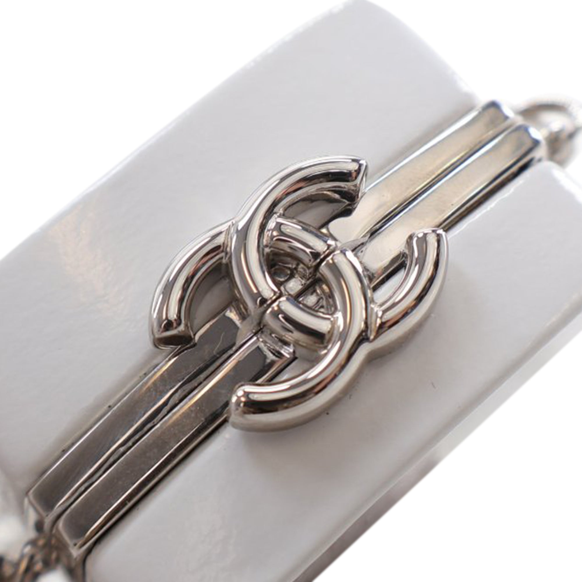 Patent Goatskin Make-Up Box Clutch With Chain - Image 10