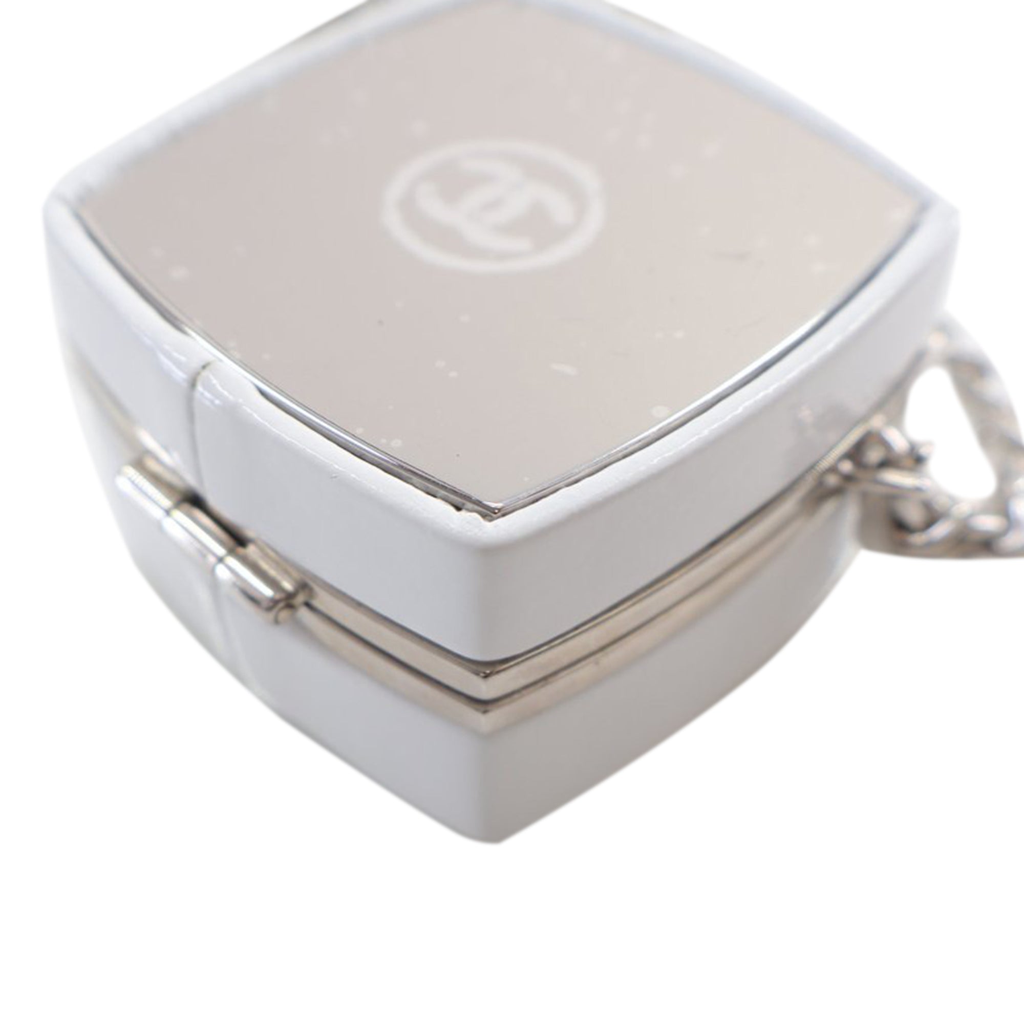 Patent Goatskin Make-Up Box Clutch With Chain - Image 8