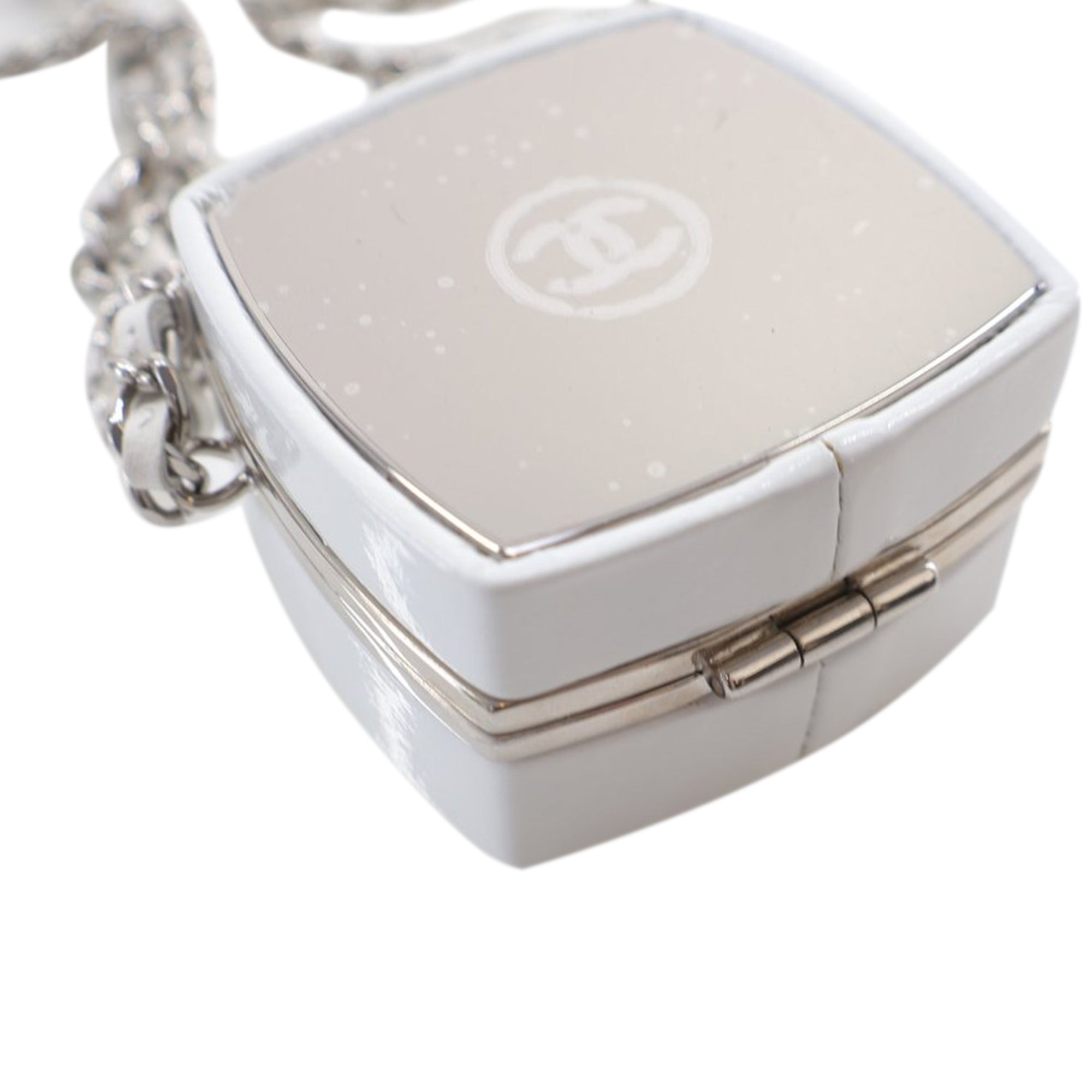 Patent Goatskin Make-Up Box Clutch With Chain - Image 9