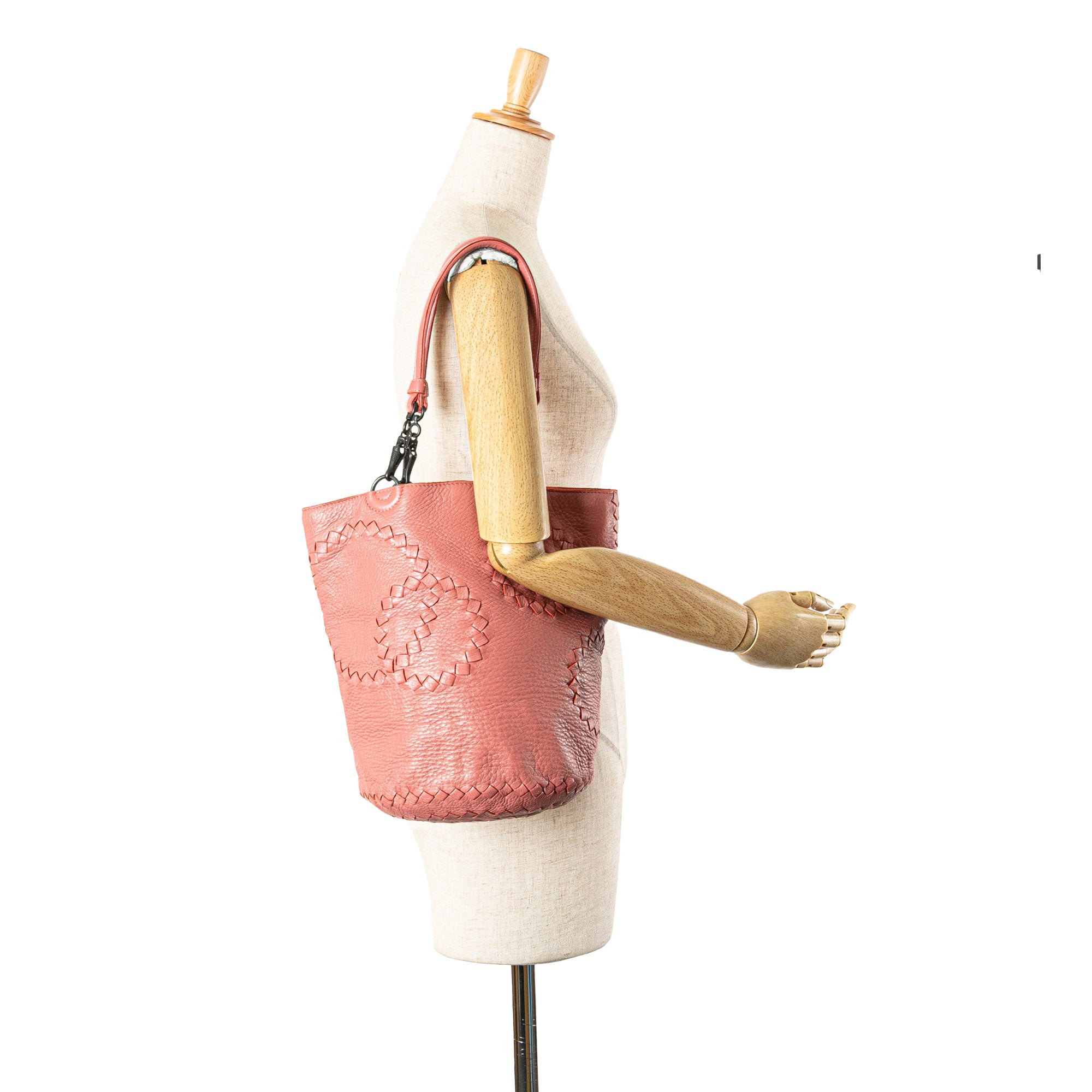 Small Intrecciato Trimmed Cervo Bucket Bag - Image 12