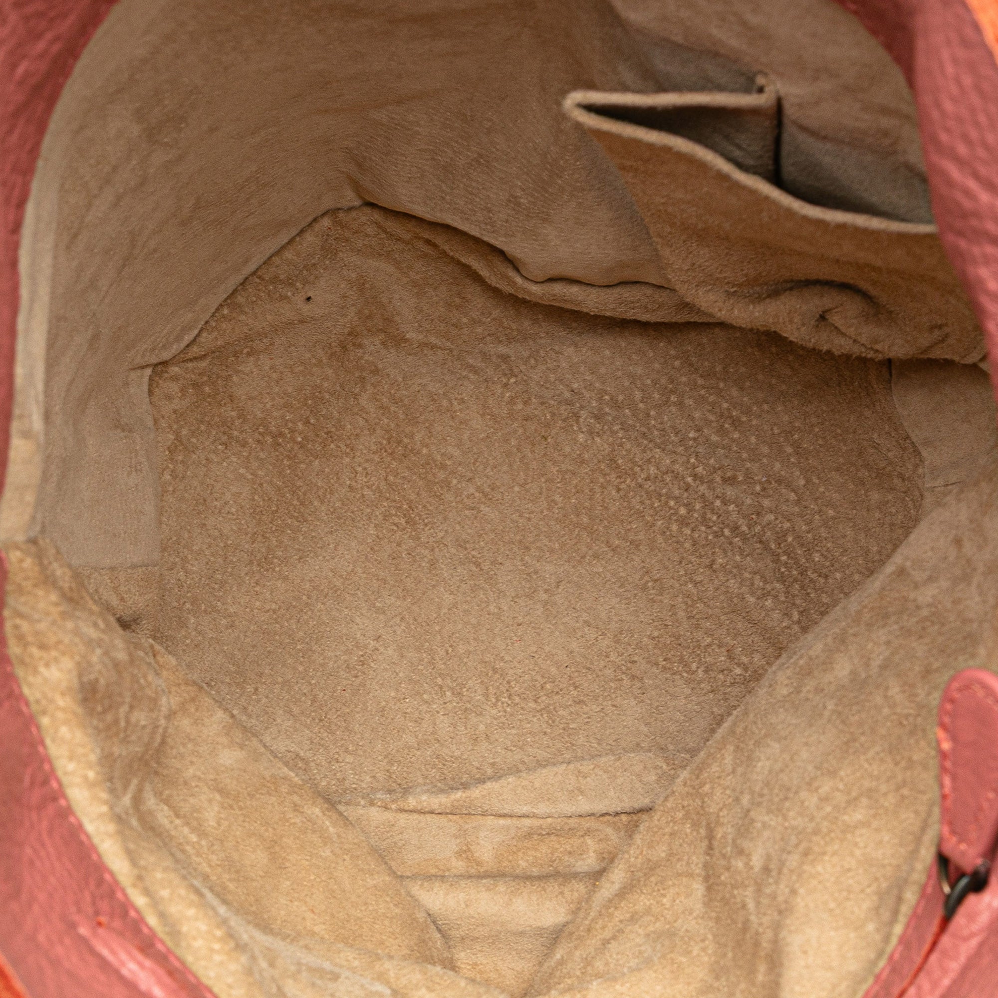 Small Intrecciato Trimmed Cervo Bucket Bag - Image 4