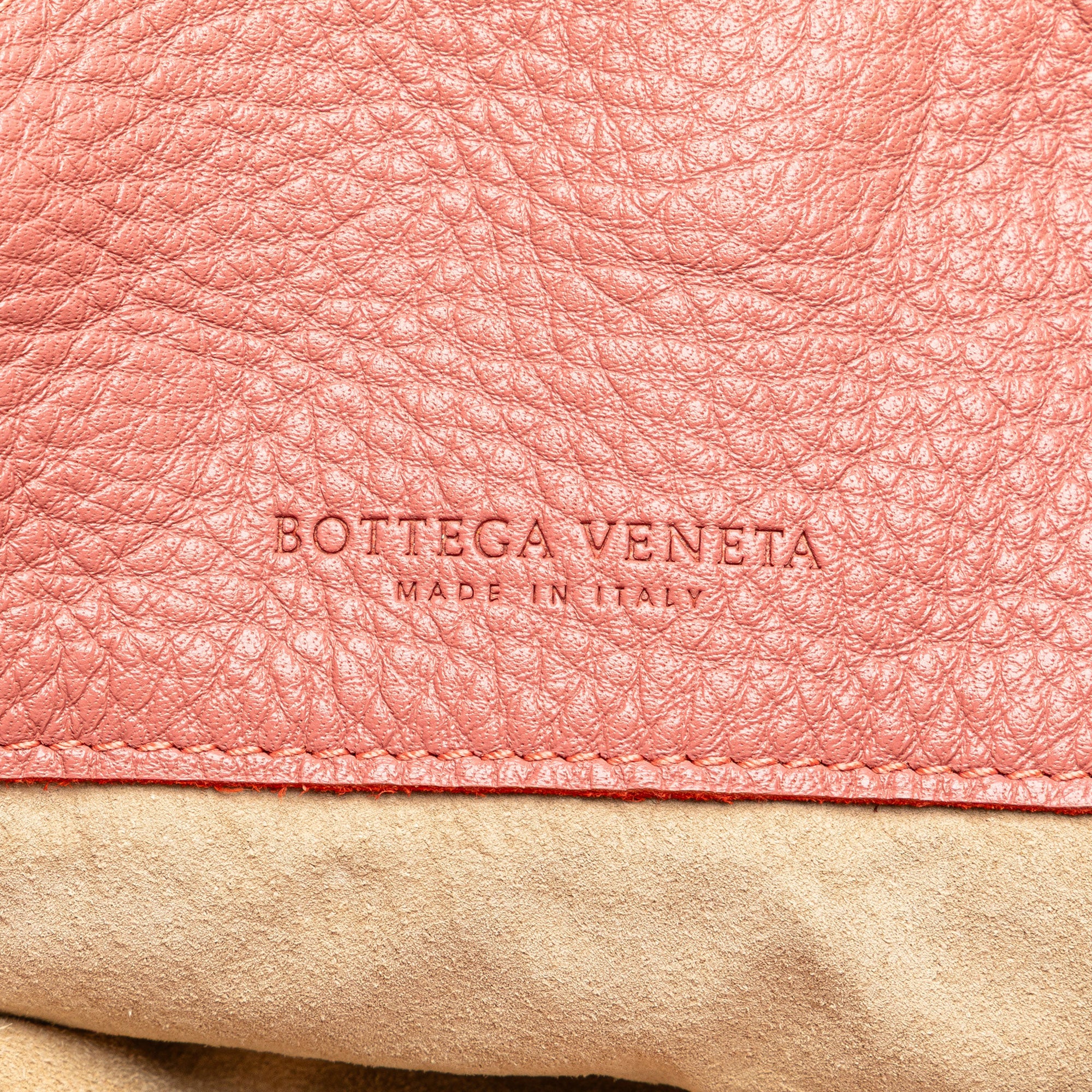 Small Intrecciato Trimmed Cervo Bucket Bag - Image 5