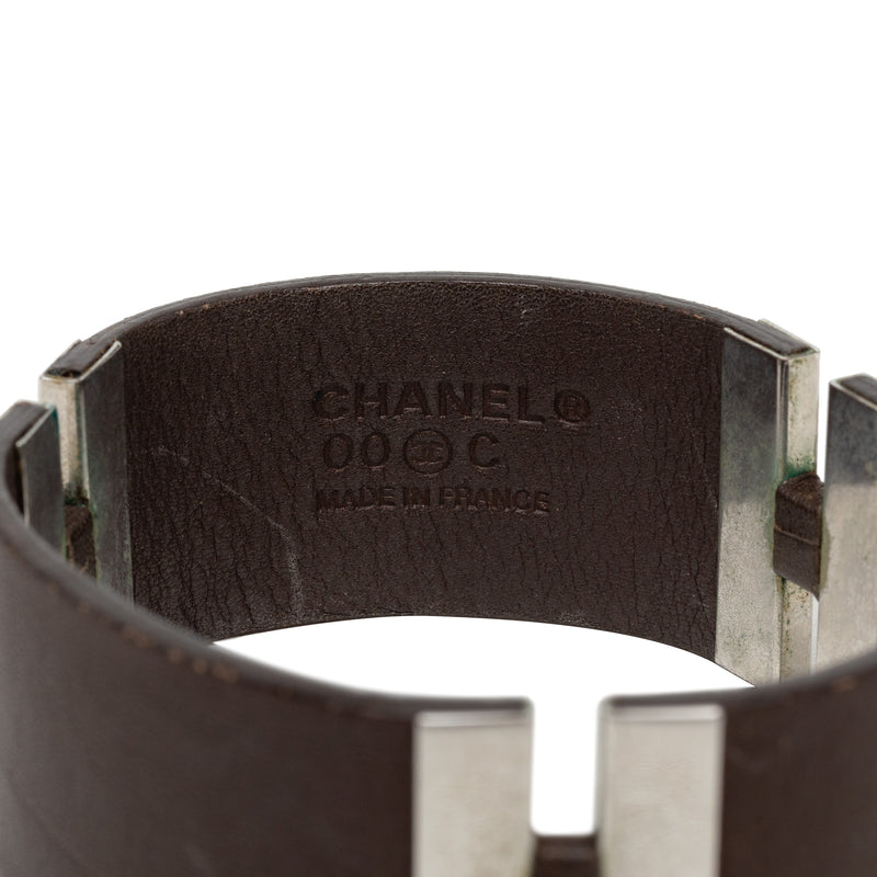 Debossed Leather and Brass Logo Cuff Bracelet - Image 4