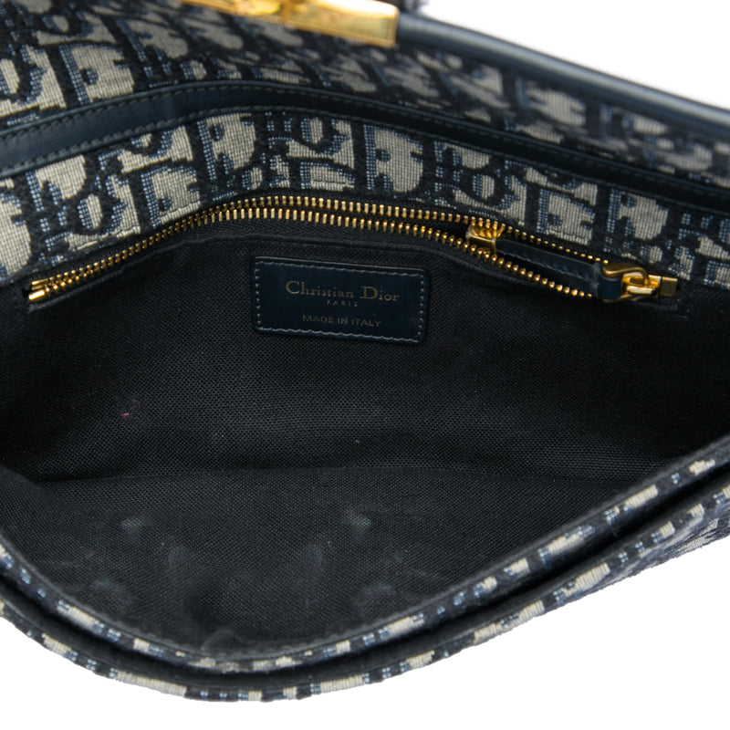 Oblique Canvas 30 Montaigne Clutch With Chain - Image 4