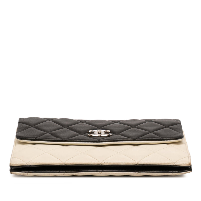 CC Bicolor Quilted Lambskin Double Sided Wallet on Chain - Image 3