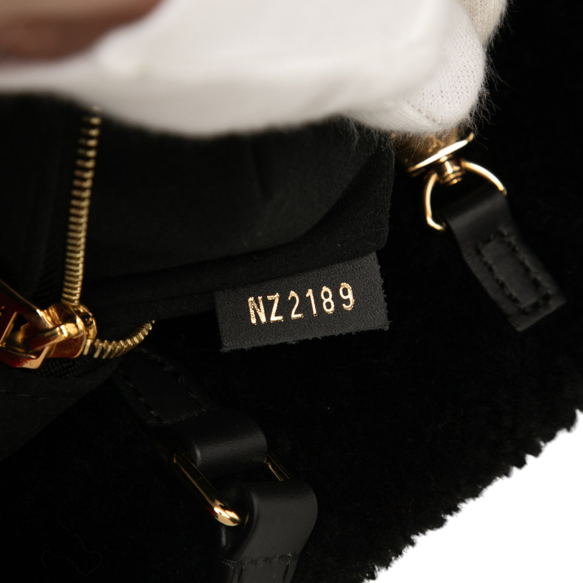 Monogram Giant Shearling Teddy Onthego GM - Image 6